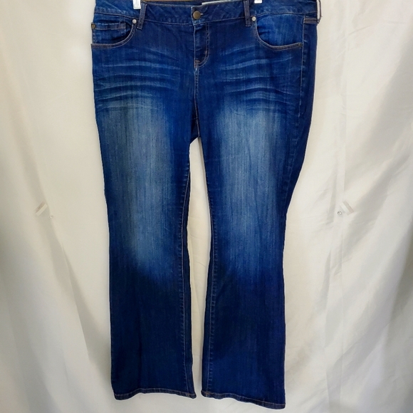 Torrid medium wash bootcut midrise Jeans size 18 R.